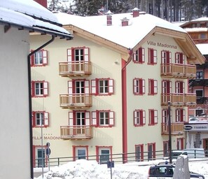 Front of property - Villa Madonna (Pinzolo)