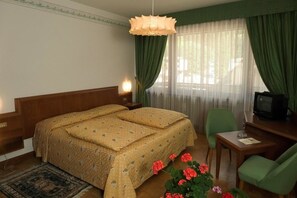 In-room safe, desk, cots/infant beds, free WiFi