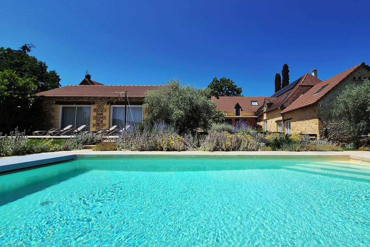 Deluxe House, 4 Bedrooms, Private Pool, Garden View | 1 bedroom, premium bedding, blackout drapes, soundproofing