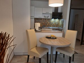 Classic Apartment | Premium bedding, minibar, in-room safe, individually decorated - Haus Roseneck (Bad Bevensen)