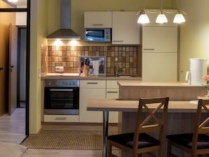 Appartement Confort, 1 trÚs grand lit | Cuisine privée | Grand réfrigérateur, micro-ondes, four, plaque de cuisson