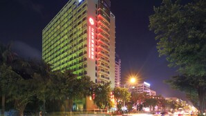 Front of property – evening/night - Gentl Grown Sanya Seashore (Sanya)