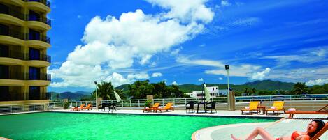 Kolam renang outdoor