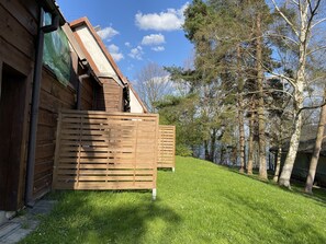 办公桌、笔记本电脑工作区、免费婴儿床、免费 WiFi