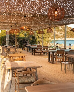 供应早餐、午餐和晚餐,土耳其菜