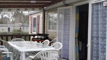 1 bedroom, individually decorated, individually furnished