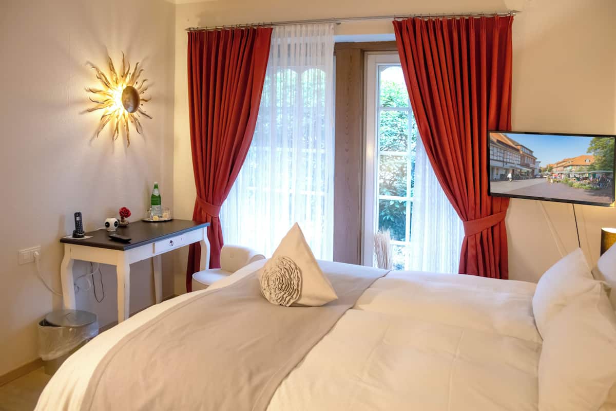 Doppelzimmer, Terrasse | Hochwertige Bettwaren, Minibar, Zimmersafe, Schreibtisch