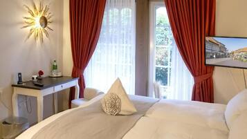 Standard-Doppelzimmer | Hochwertige Bettwaren, Minibar, Zimmersafe, Schreibtisch