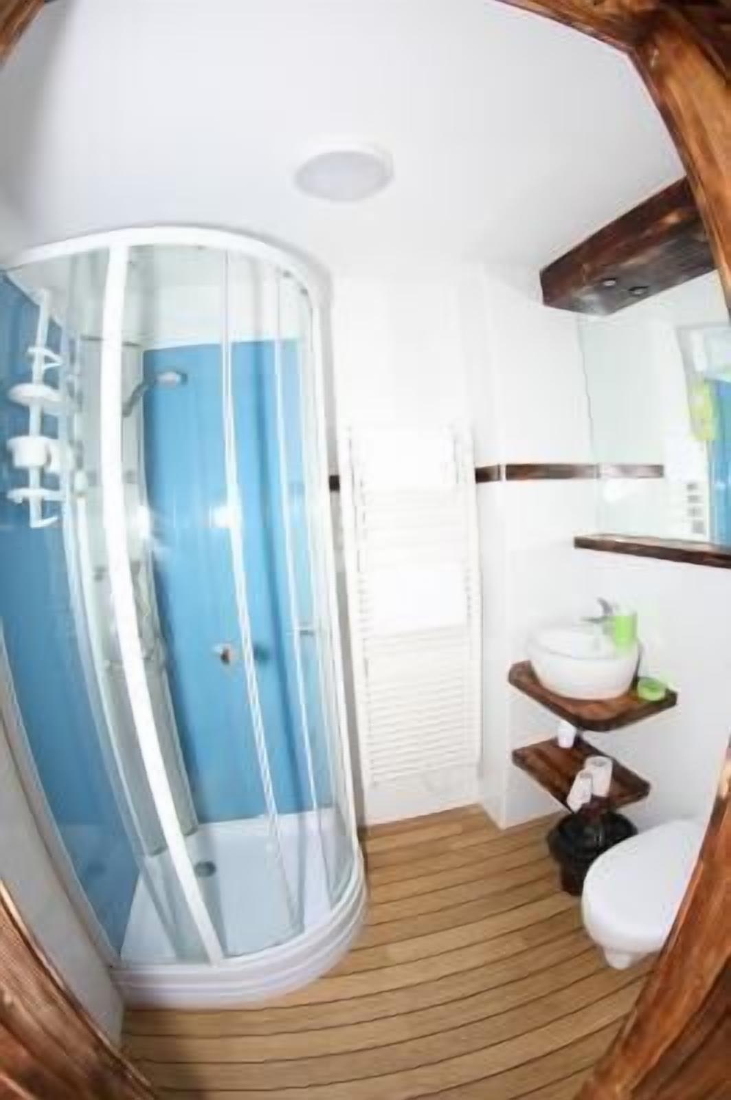 comfort double room single use | bathroom | free toiletries, hair dryer, towels