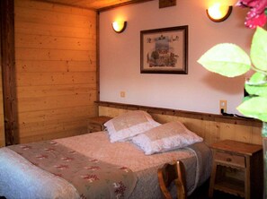Individueel gedecoreerd, een bureau, babybedden (toeslag), gratis wifi