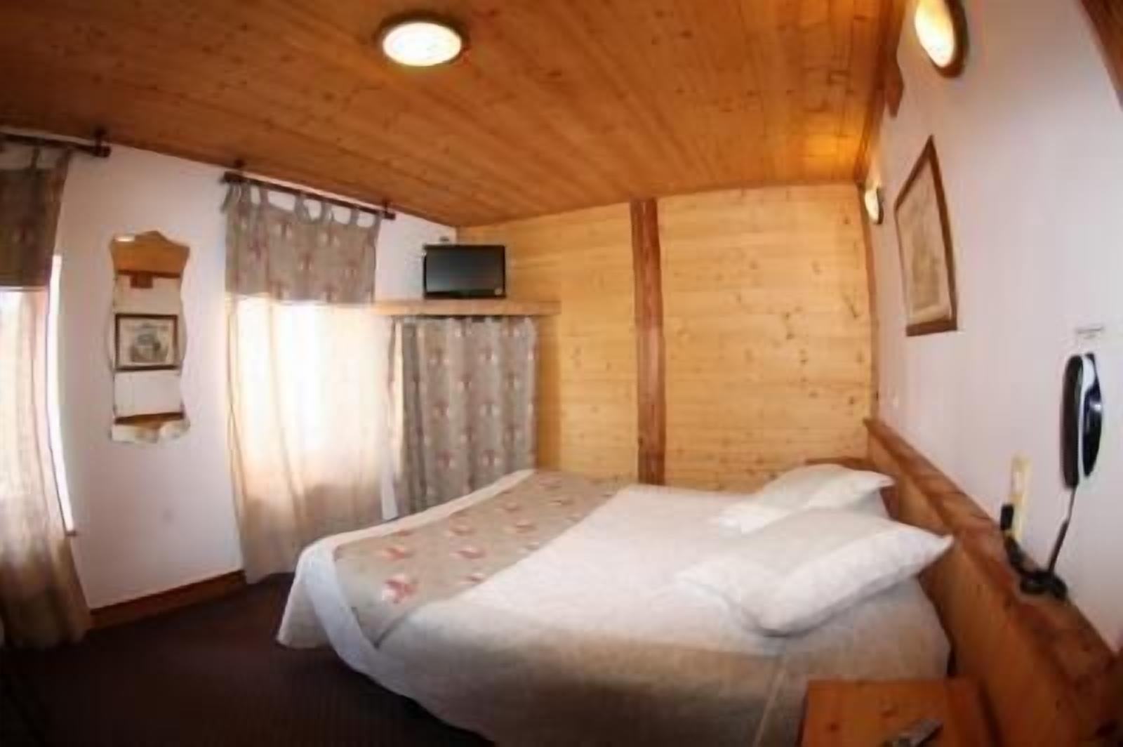 comfort double room | individually decorated, desk, cots/infant beds, free wifi