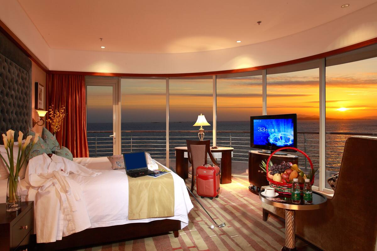 Family Suite, 2 Bedrooms, Sea View | Minibar, in-room safe, desk, blackout curtains