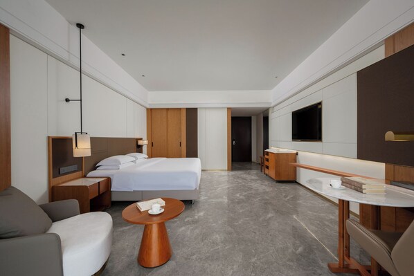 180°Super Ocean View King Room | Minibar, in-room safe, desk, blackout drapes