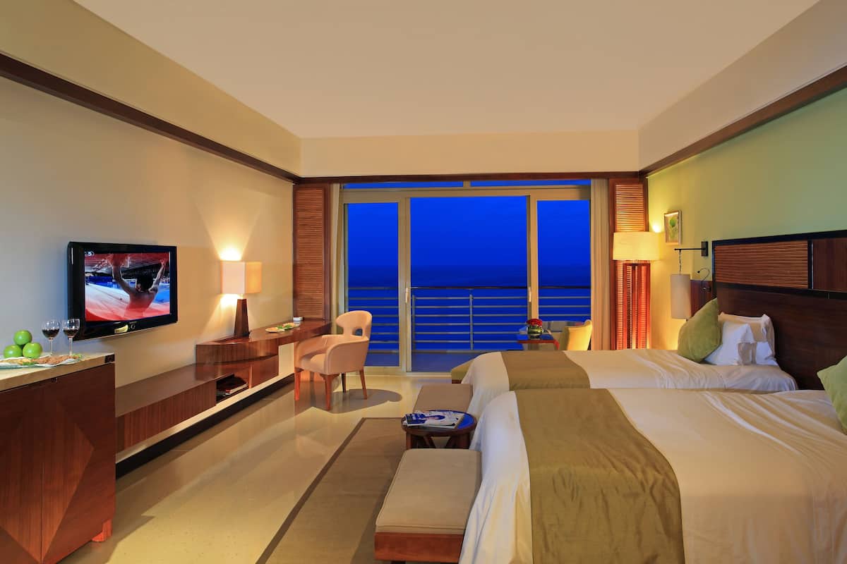 Superior Room, Sea View | Minibar, in-room safe, desk, blackout curtains