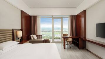 Deluxe Garden view King Room | Minibar, in-room safe, desk, blackout curtains