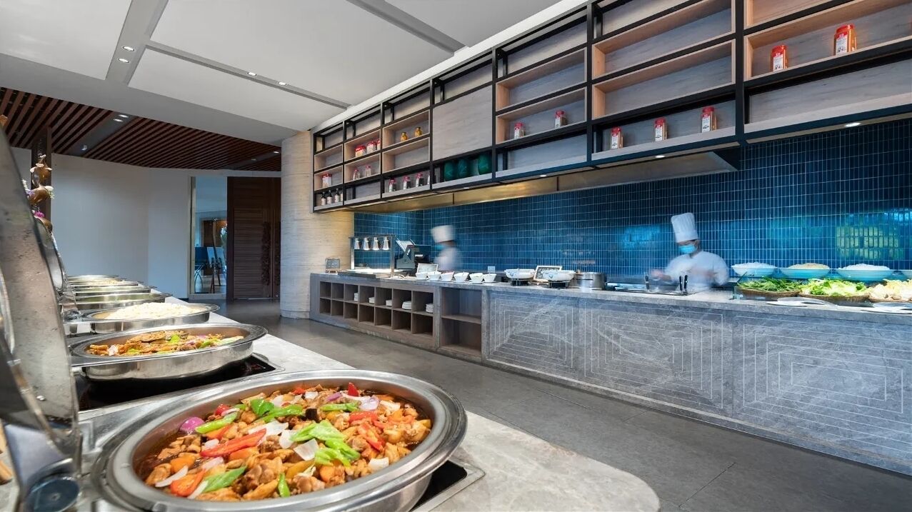 每日供应自助式早餐（每人 CNY 128）