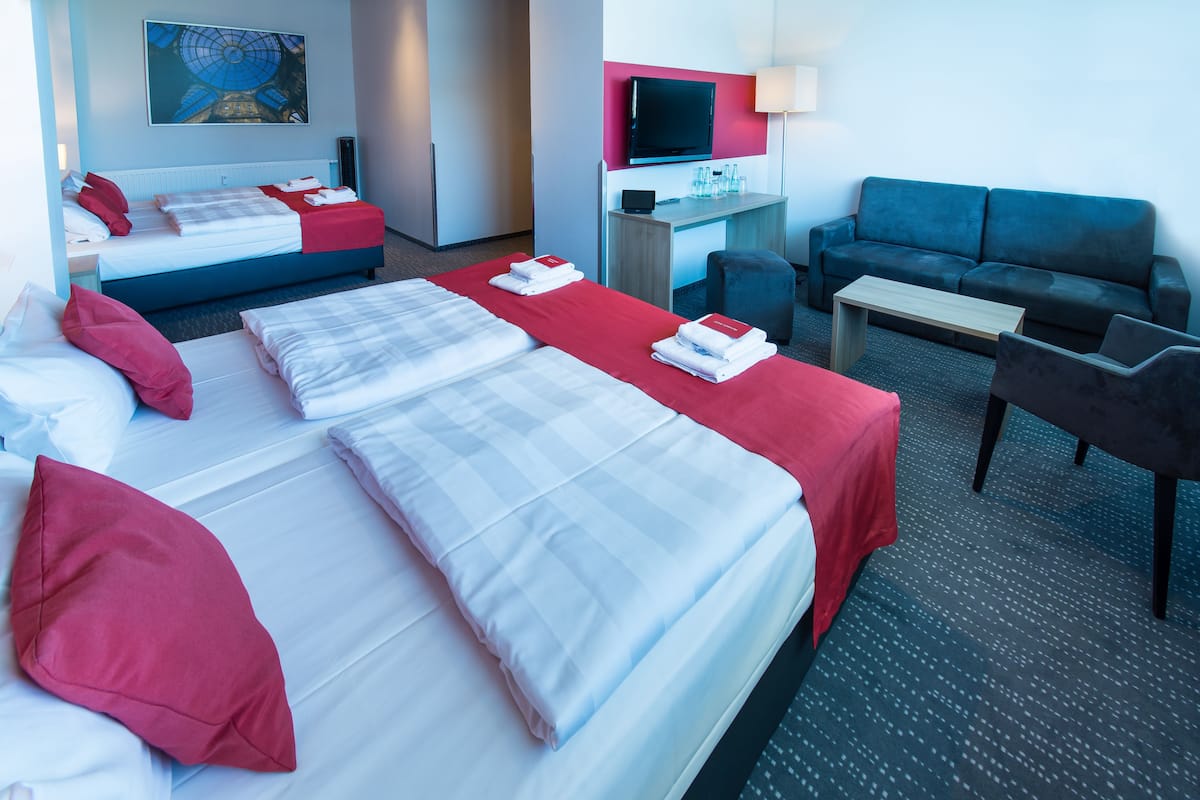 Family Room | 1 bedroom, premium bedding, desk, blackout drapes