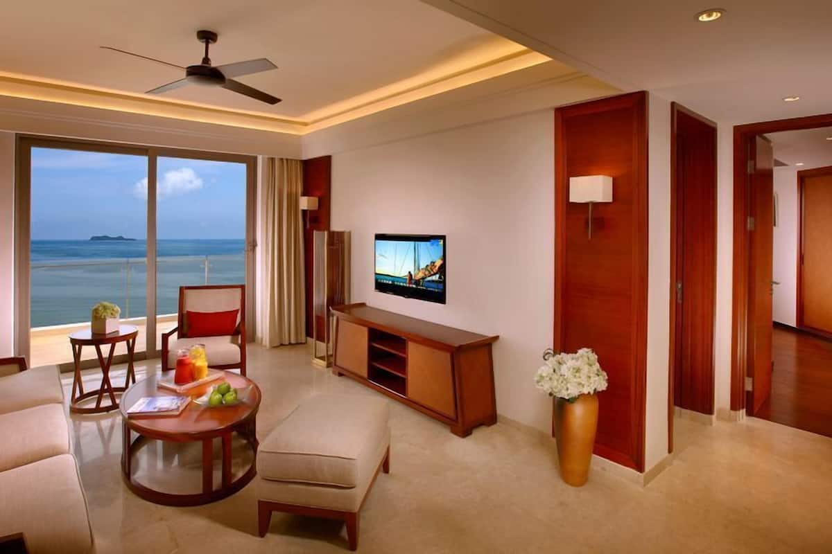 deluxe suite, 2 bedrooms | minibar, in-room safe, desk, blackout curtains