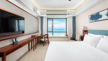 Superior Room | Minibar, in-room safe, desk, blackout curtains