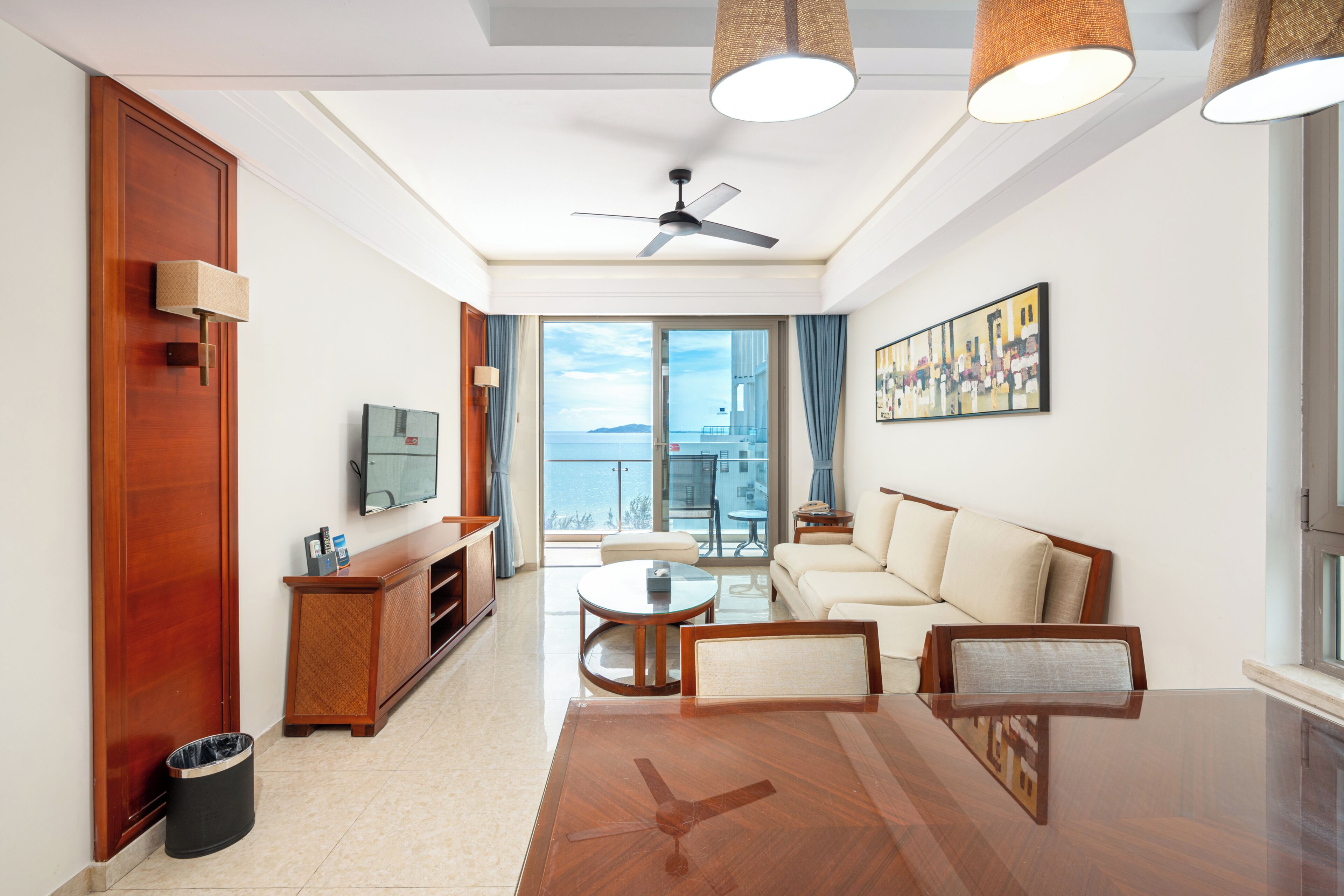 Suite Deluxe | Minibar, coffre-fort, bureau, rideaux d’obscurcissement