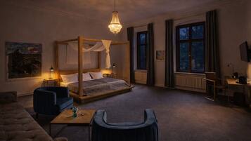 Premium bedding, in-room safe, desk, free WiFi