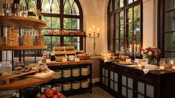 Free buffet breakfast on weekdays