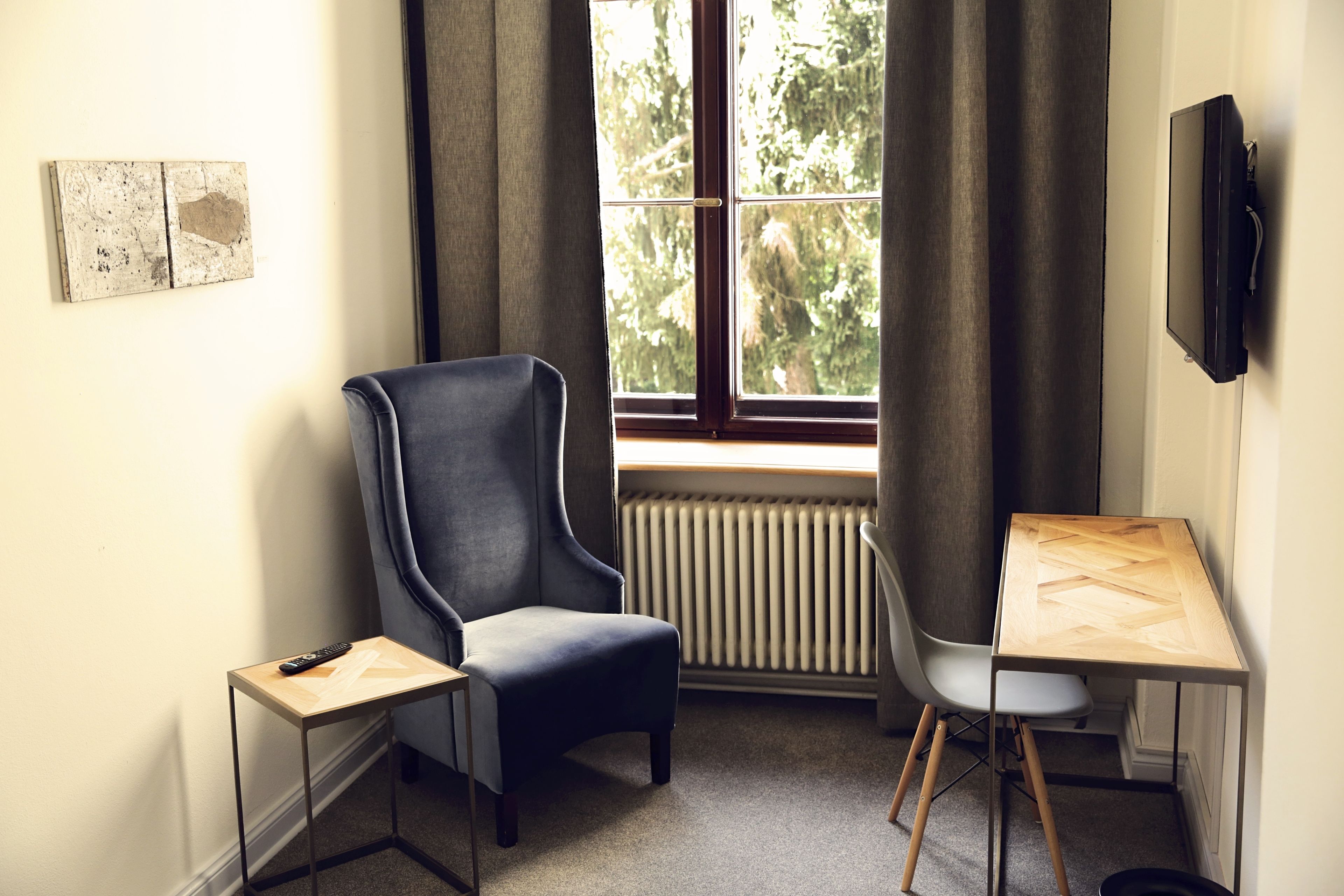 single room | living area | flat-screen tv