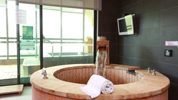 Deep-soaking bathtub