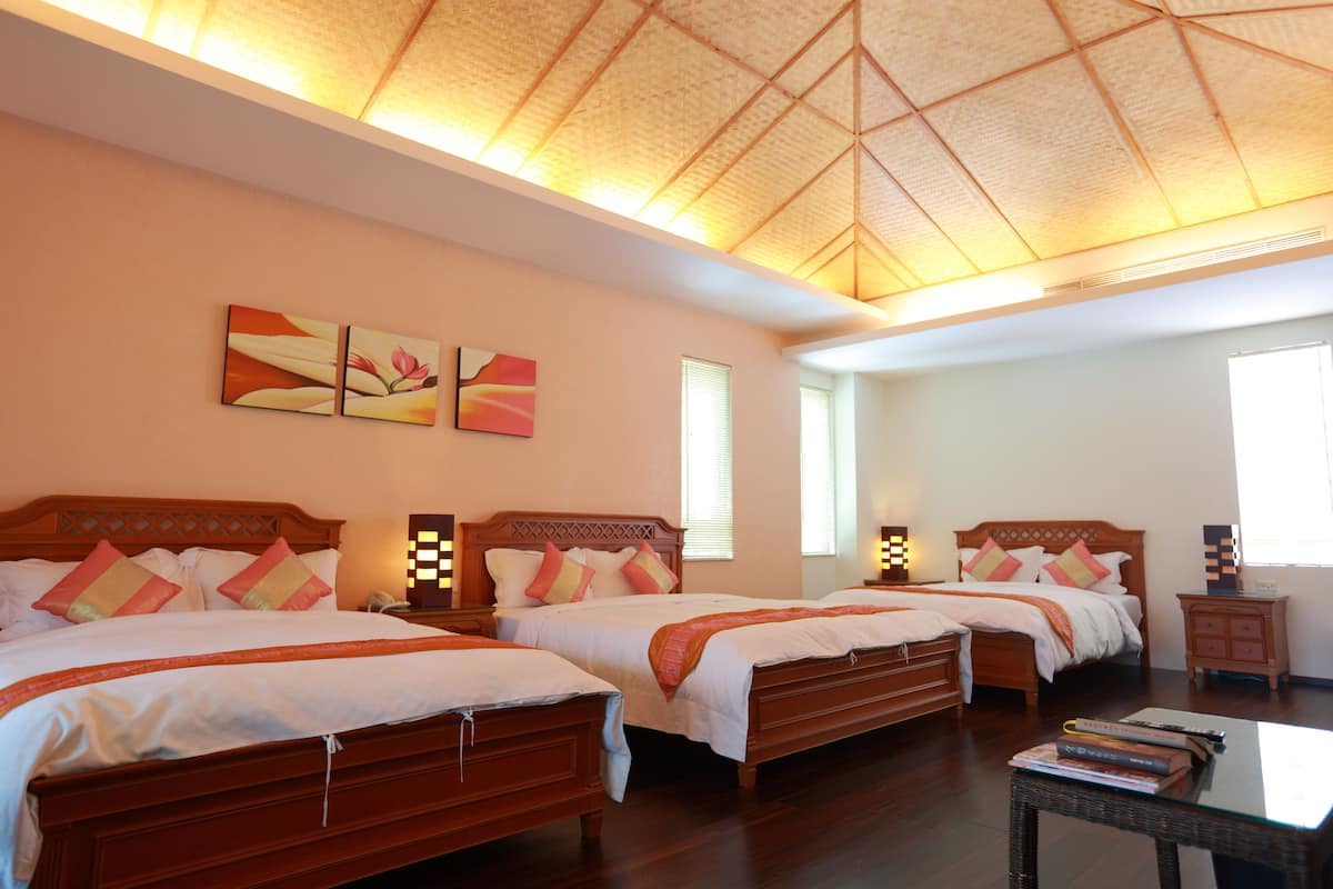 Phòng dành cho gia đình | Bộ đồ giường cao cấp, chăn bông, két bảo mật tại phòng 