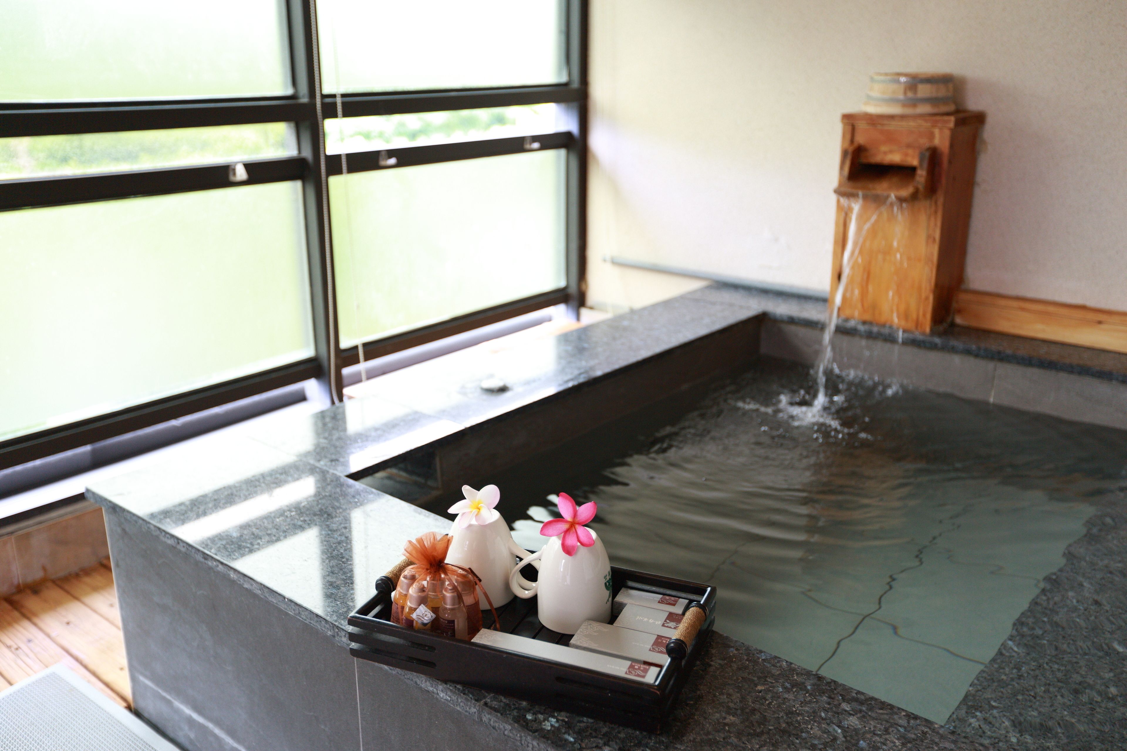 elite quadruple room | deep-soaking bathtub