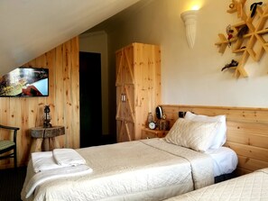 Twin Room (Attic) | Free WiFi, bed sheets - Kartaltepe Hotel (Bolu)