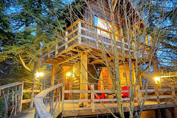 Family Tree House, 1 Bedroom, Balcony, Mountain View | WiFi (free), bed sheets