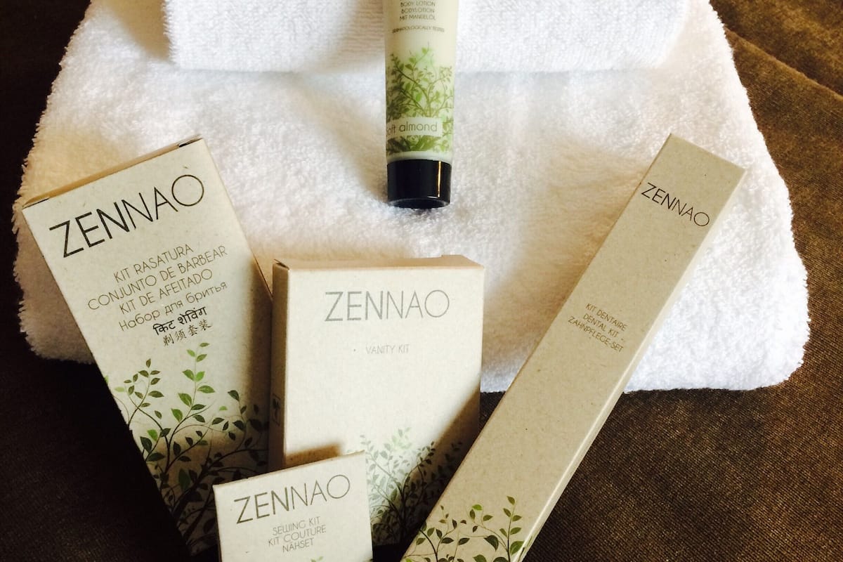 shower, rainfall showerhead, free toiletries, hair dryer