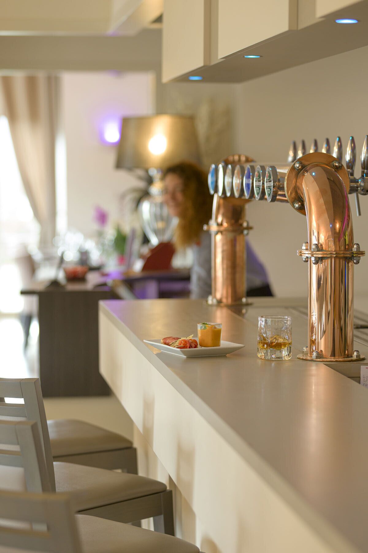 serves lunch and dinner