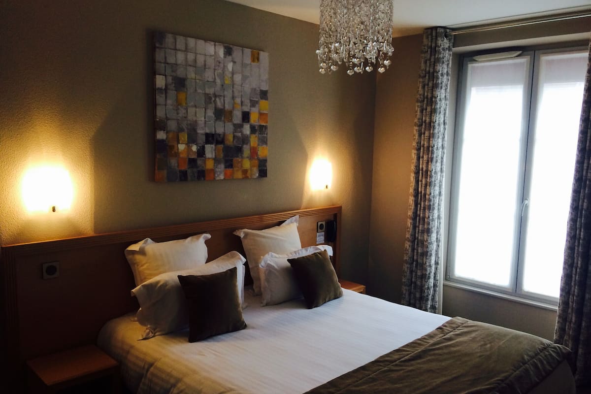 premium bedding, select comfort beds, minibar, in-room safe