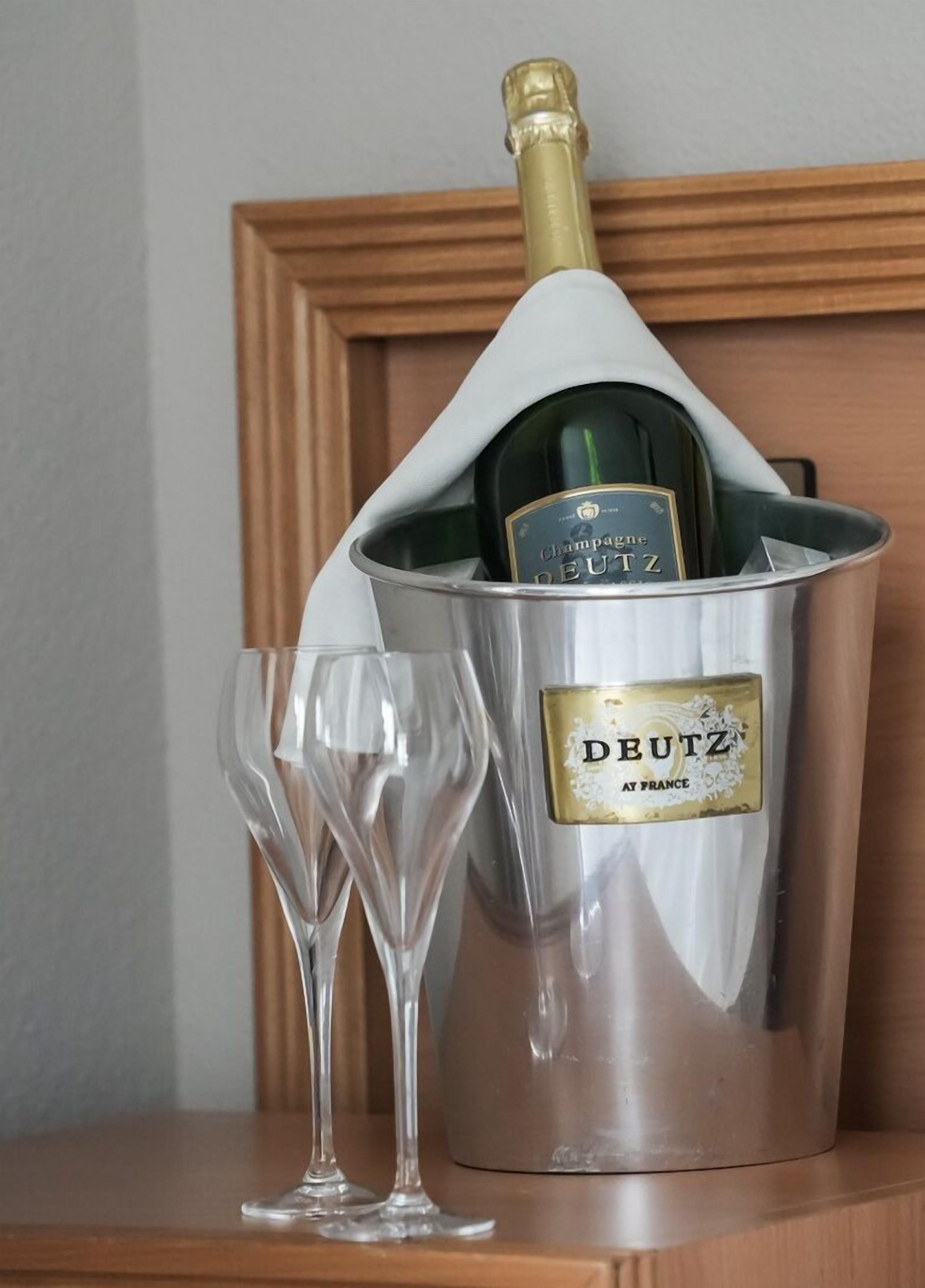 premium bedding, select comfort beds, minibar, in-room safe