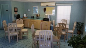 Free continental breakfast - Victorian Inn (Iuka)