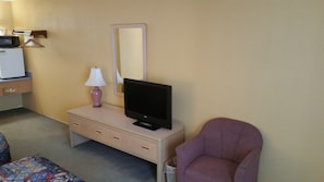 Flat-screen TV - Victorian Inn (Iuka)