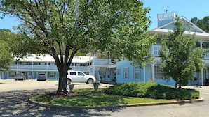 Exterior - Victorian Inn (Iuka)