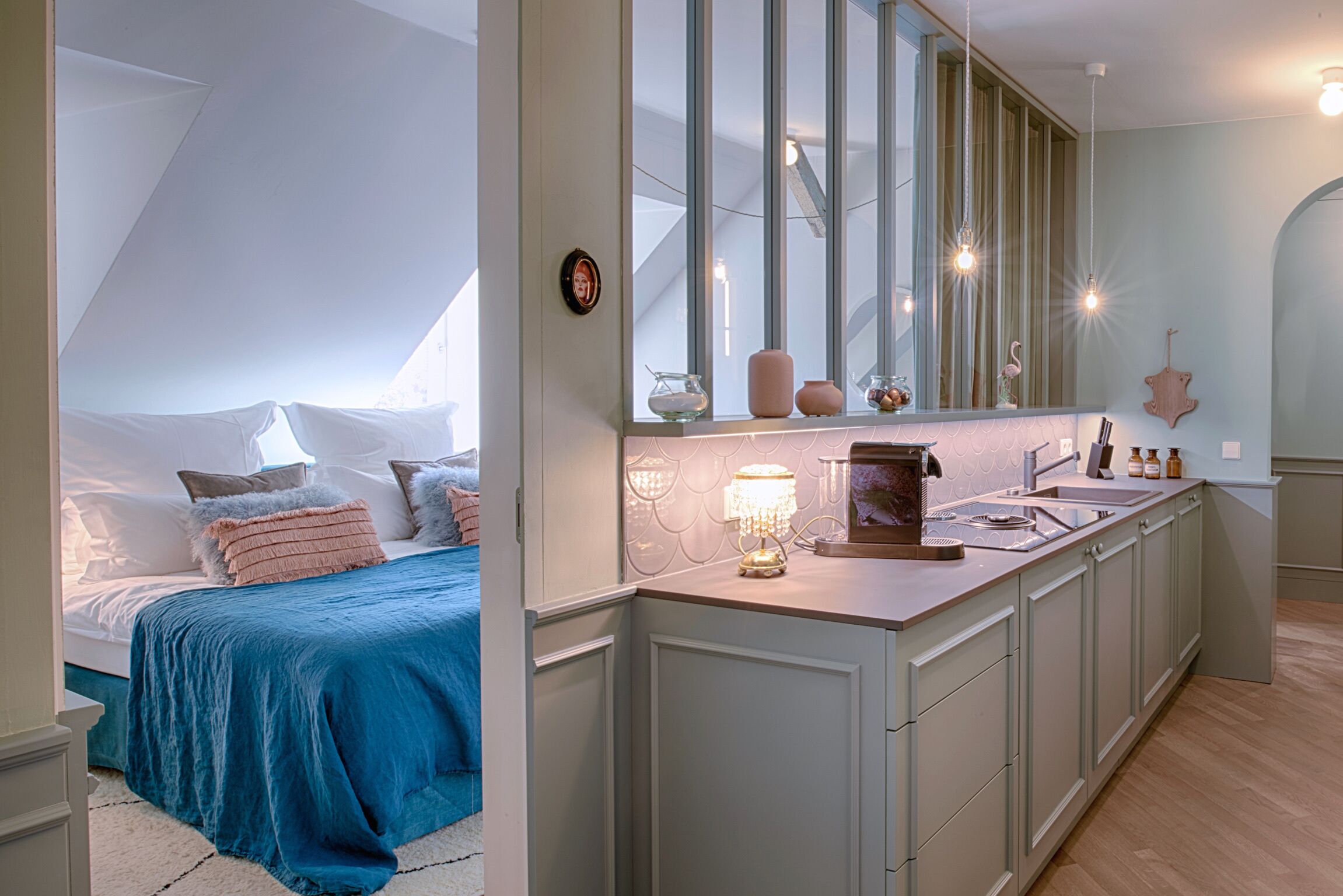 CoraB | Premium bedding, minibar, individually decorated, individually furnished