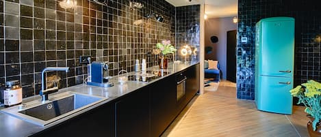 CoraH | Eget kök | Stort kylskÄp, ugn, spishÀll och diskmaskin