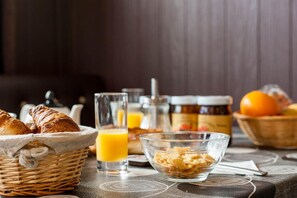 Daily buffet breakfast (EUR 8.50 per person)