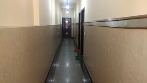 Hallway - Hotel Sun Village (New Delhi)