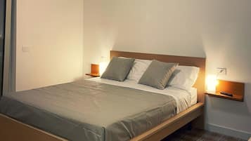 Classic Room | In-room safe, blackout drapes, soundproofing, cribs/infant beds