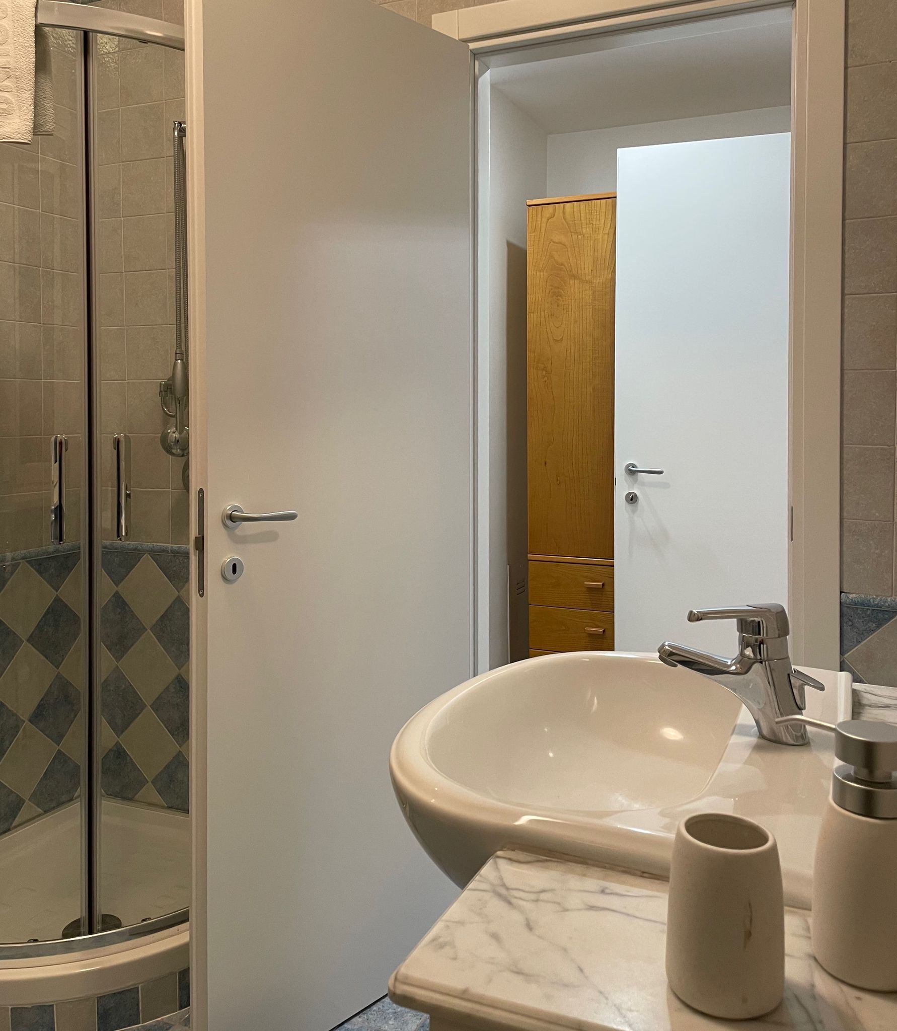 Camera Classic | Bagno | Doccia, set di cortesia gratuito, asciugacapelli, bidet
