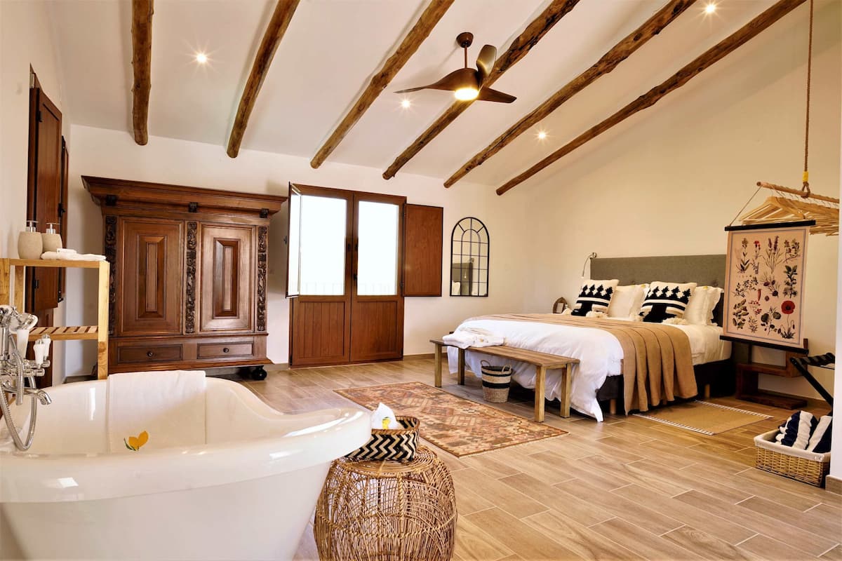 Loft Deluks, 1 kamar tidur, bathtub, pemandangan gunung | 1 kamar tidur, seprai katun Mesir, dan seprai premium
