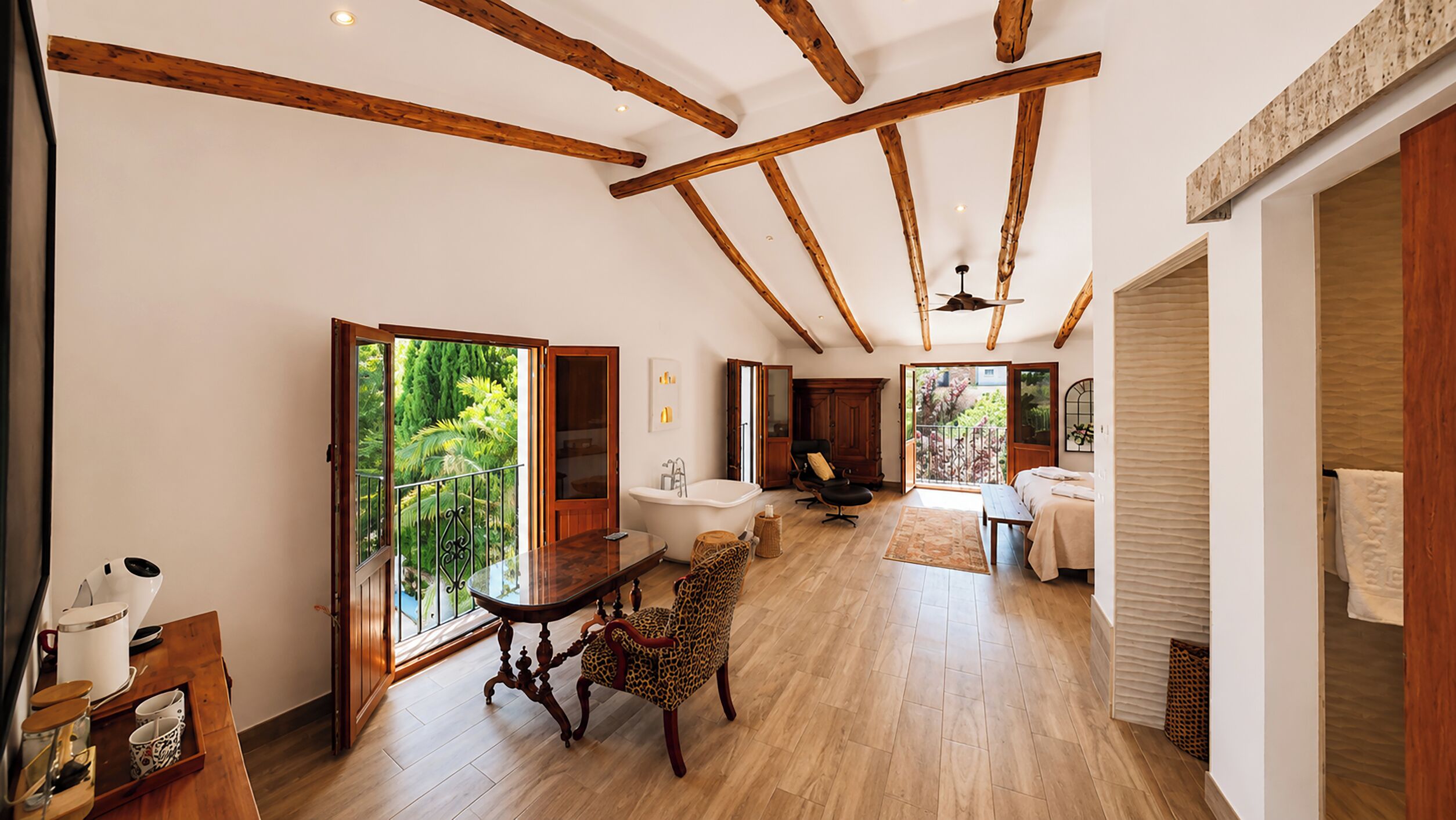 Deluxe Loft, 1 Bedroom, Bathtub, Mountain View