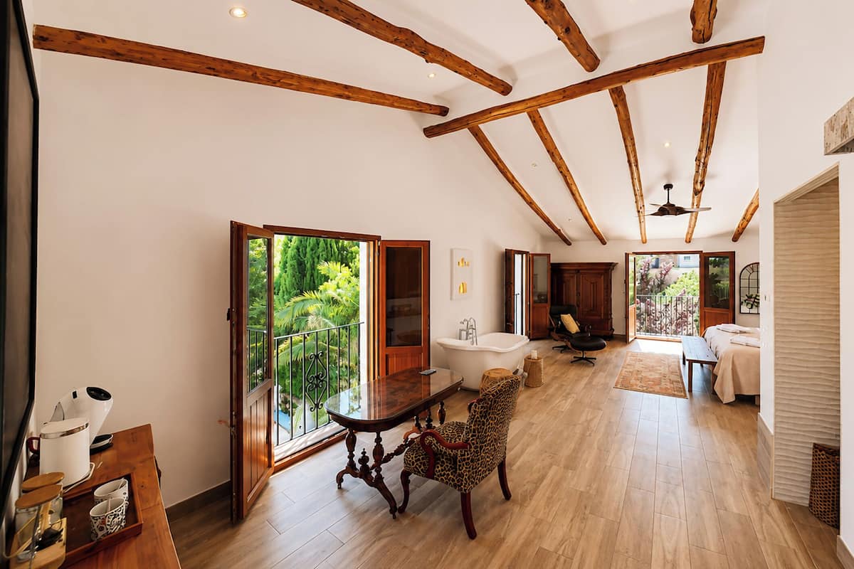 Loft Deluxe, 1 habitación, tina, vista a la montaña | Sábanas de algodón egipcio y ropa de cama de alta calidad