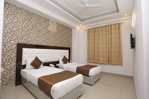 In-room safe, desk, iron/ironing board, rollaway beds - Mint City Center Suites (Noida)