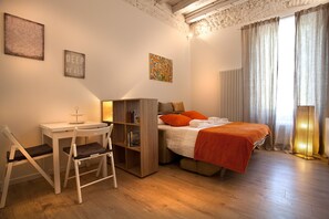 Apartment, 1 Bedroom | 1 bedroom, cots/infant beds, free WiFi - Verona For Rent Studio Bijoux (Verona)